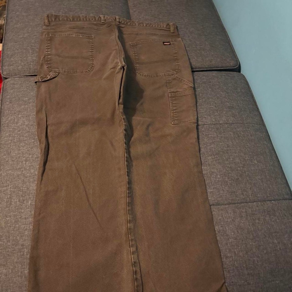 Brown Wrangler cotton & spandex cargo pants with a bootcut like look size 42x30